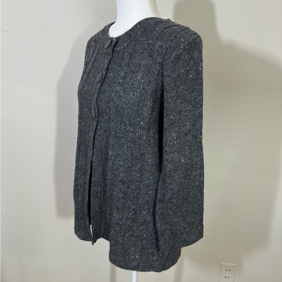 Karen Scott sz med sweater. Three button cardigan in a gray flecked yarn - Picture 3 of 11